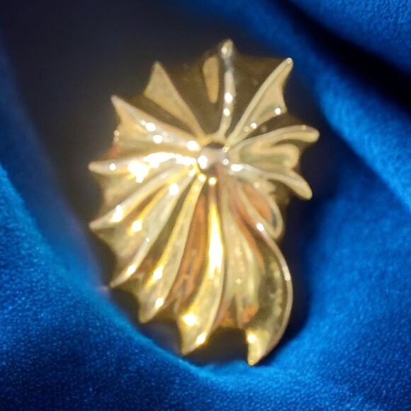 Dauplaise Gold Tone Scarf Shawl Clip Sun Shaped - Picture 2 of 5